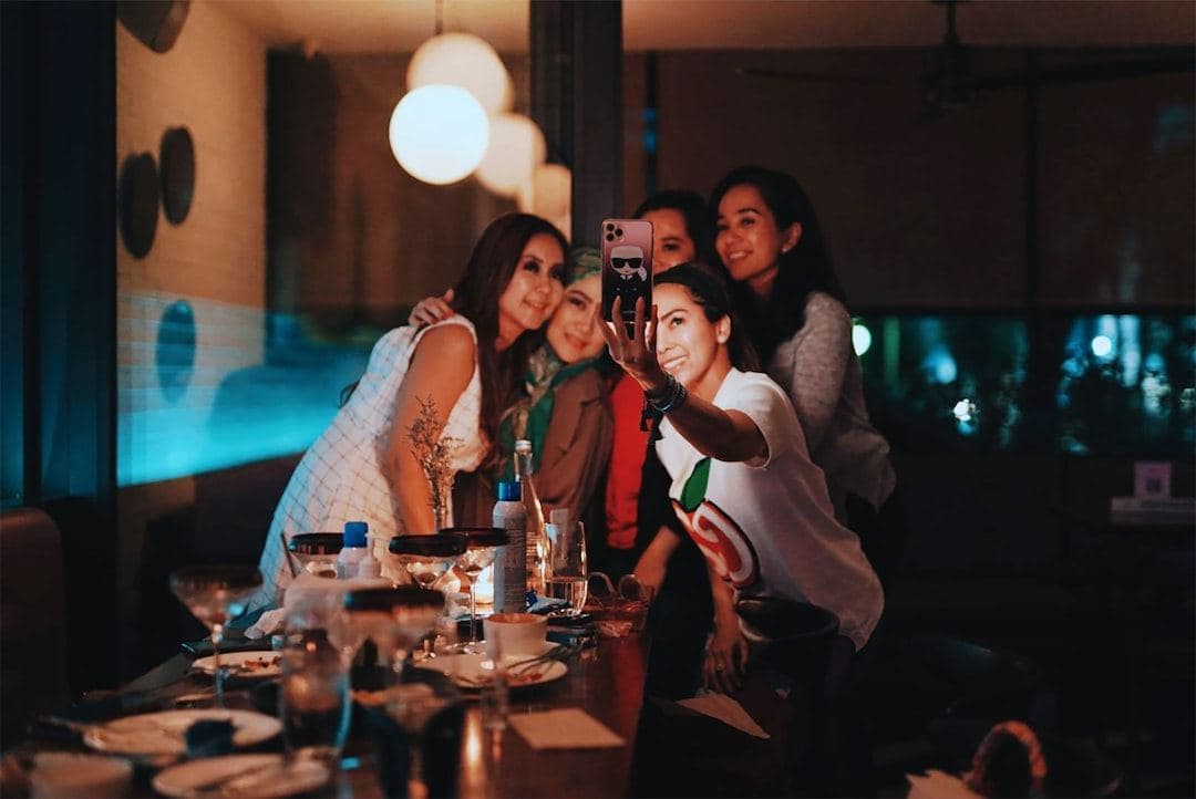 Conferences — a Tada roll, shot by the whole party